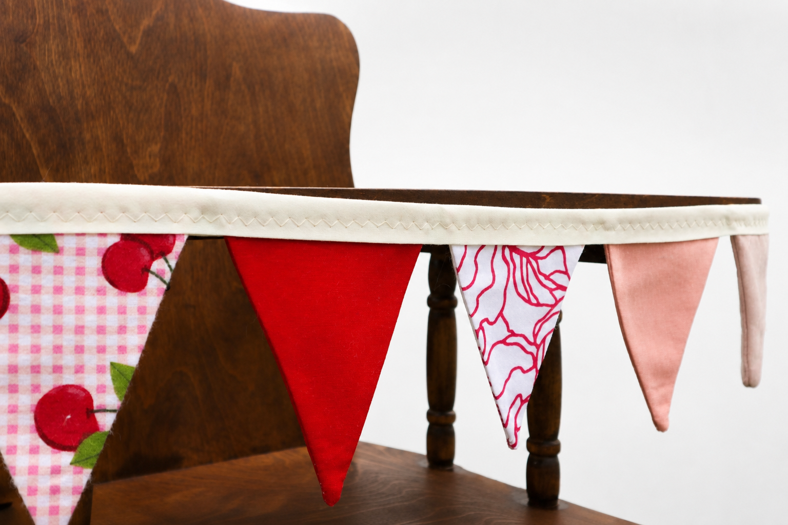 Banderole pour chaise haute - 5 fanions - Douceur rosée