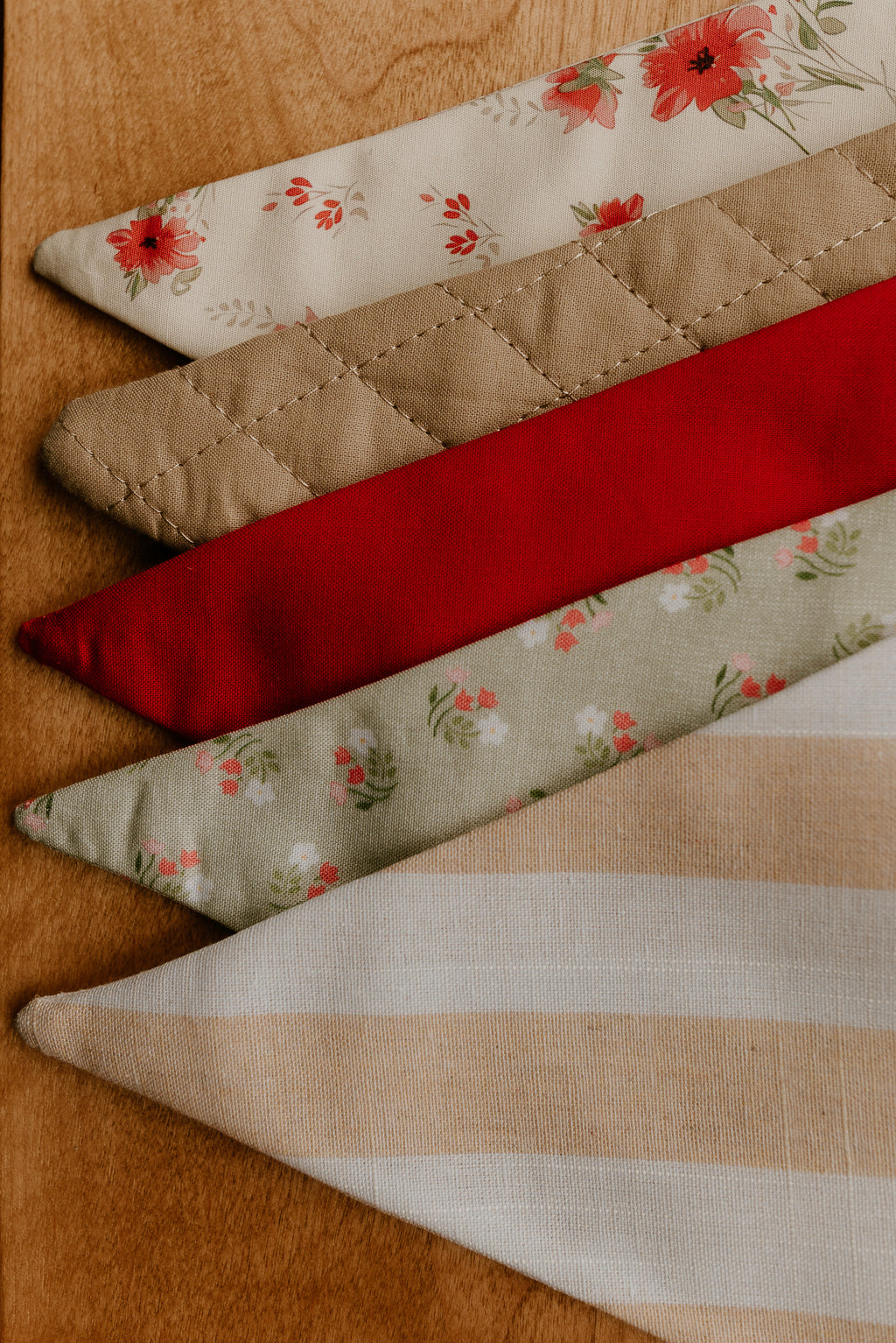 Banderole murale en tissu réutilisable - 5 fanions - Petites fleurs