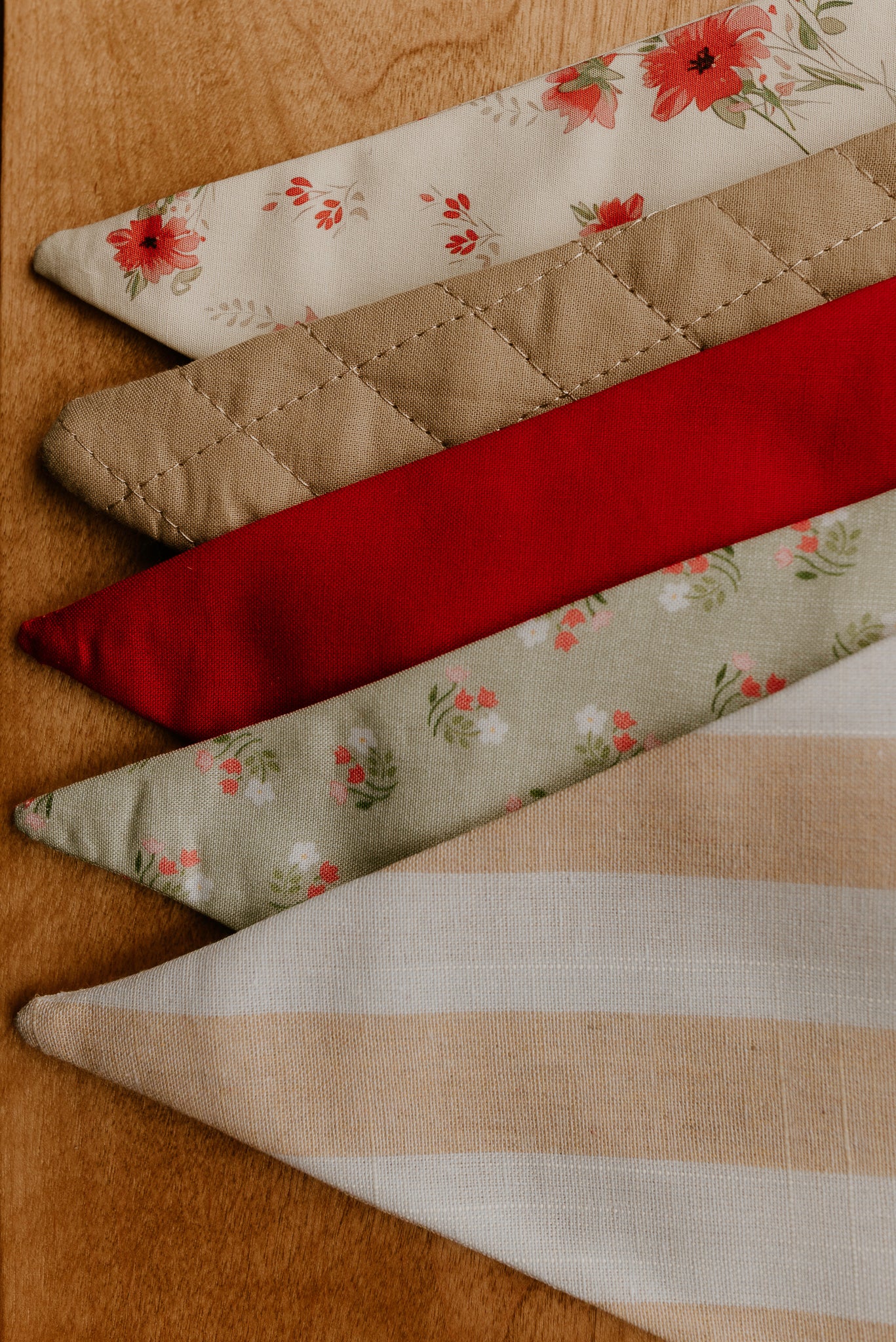 Banderole pour chaise haute - 5 fanions - Petites fleurs